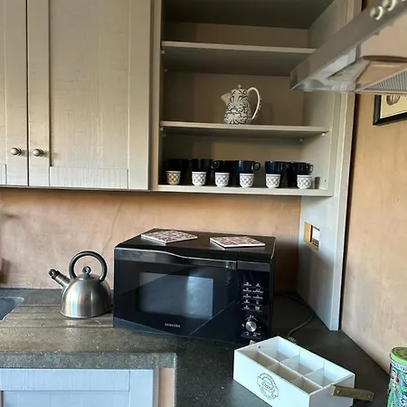 Il Giardinetto Di Elelu' Private Garage