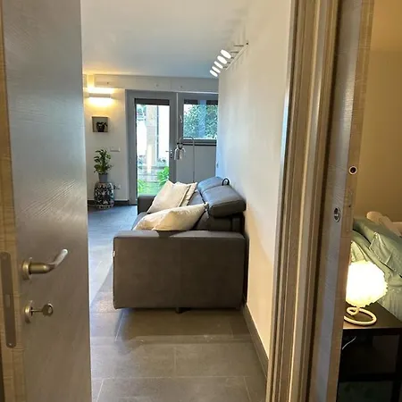 Il Giardinetto Di Elelu' Private Garage