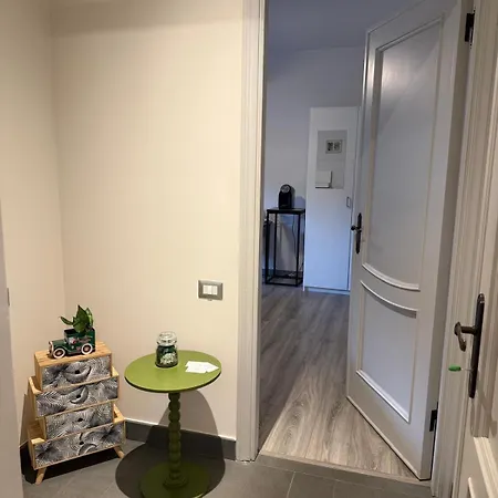 Il Giardinetto Di Elelu' Private Garage Apartment *