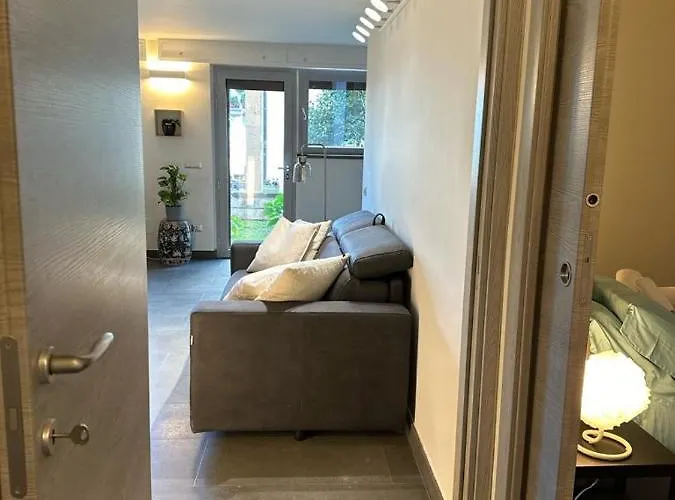 Il Giardinetto Di Elelu' Private Garage